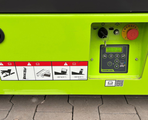 Widok panelu sterującego podnośnika